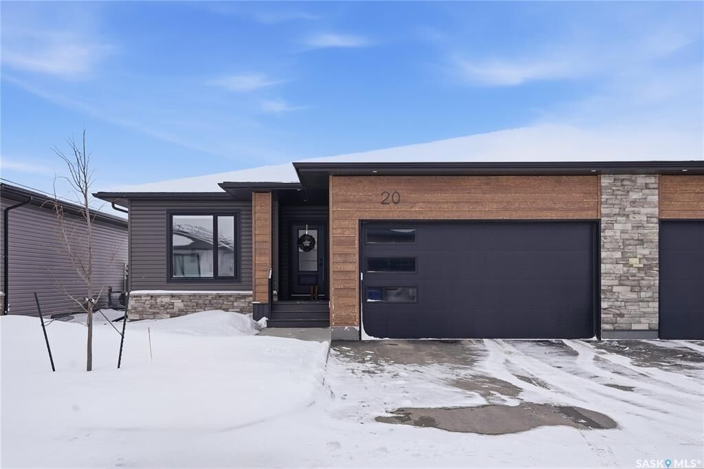 Property Photo:  515 Delainey Road 20  SK S7V 1V5 