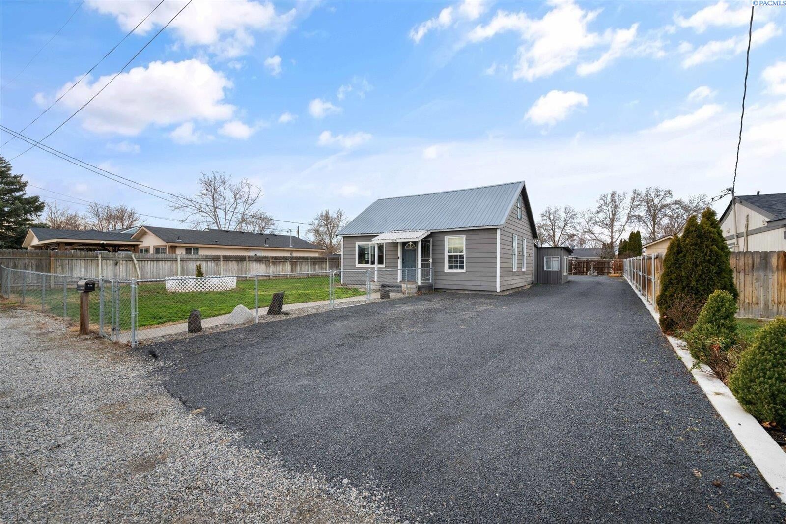 Property Photo:  406 S Fir St  WA 99336 