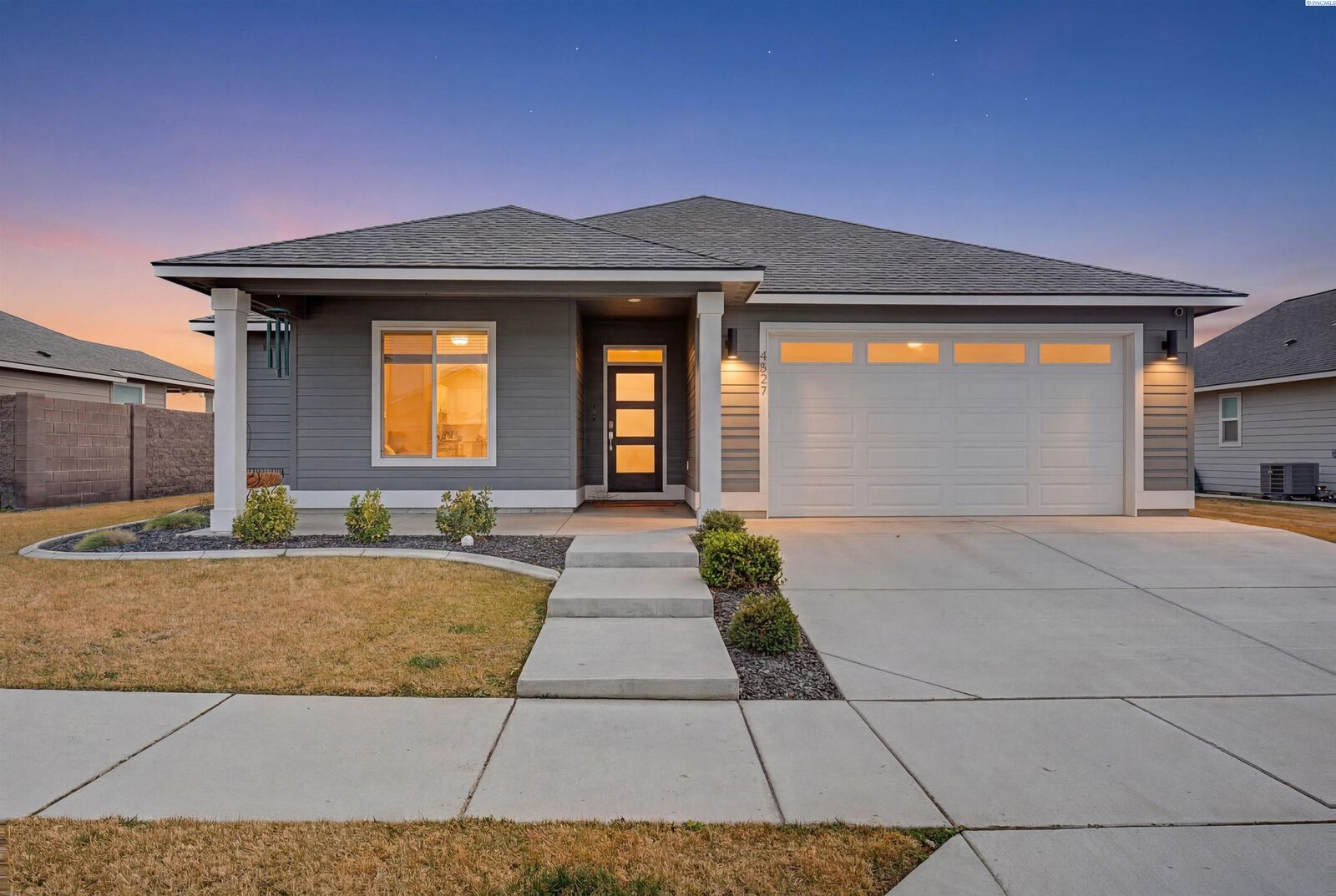 Property Photo:  4827 Village View St  WA 99352 