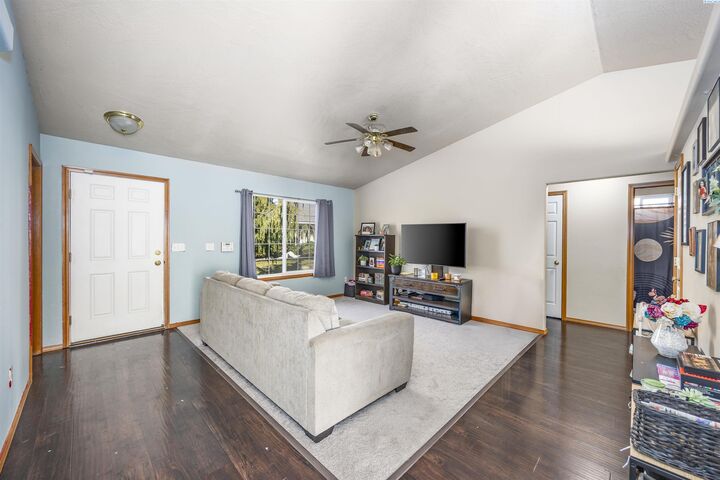 Property Photo:  8608 Heathrow Ct  WA 99301 