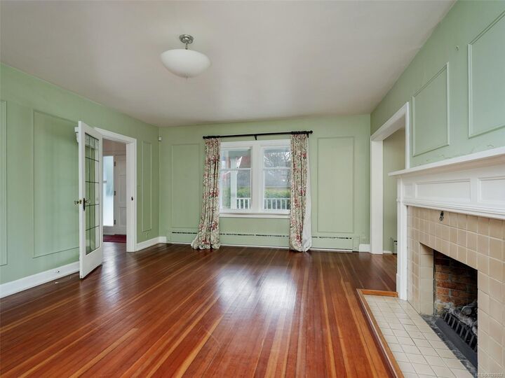 Photo de la propriété:  3311 Richmond Rd  BC V8P 4P3 