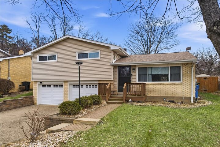 Property Photo:  836 Lindenwood Dr  PA 15234 