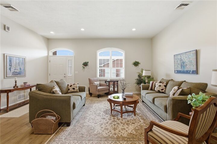 Property Photo:  909 Valentina Ln  PA 15068 