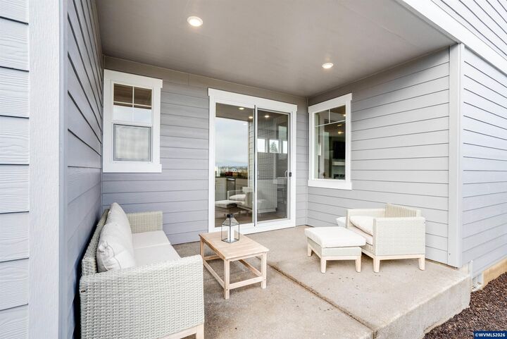 Property Photo:  7398 SE Madrone St  OR 97123 