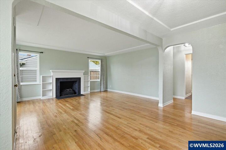 Property Photo:  1084 24th St  OR 97301 