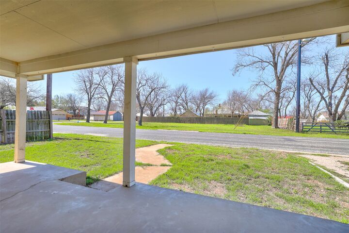 Property Photo: 405 S Pine Street TX 78626