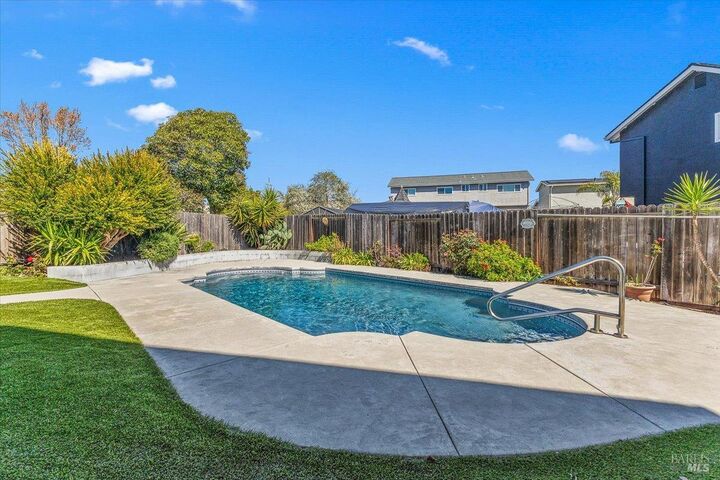 Property Photo:  800 McKillop Court  CA 94954 