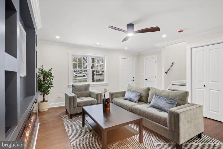 Property Photo:  6021 Applegarth Place  MD 20743 