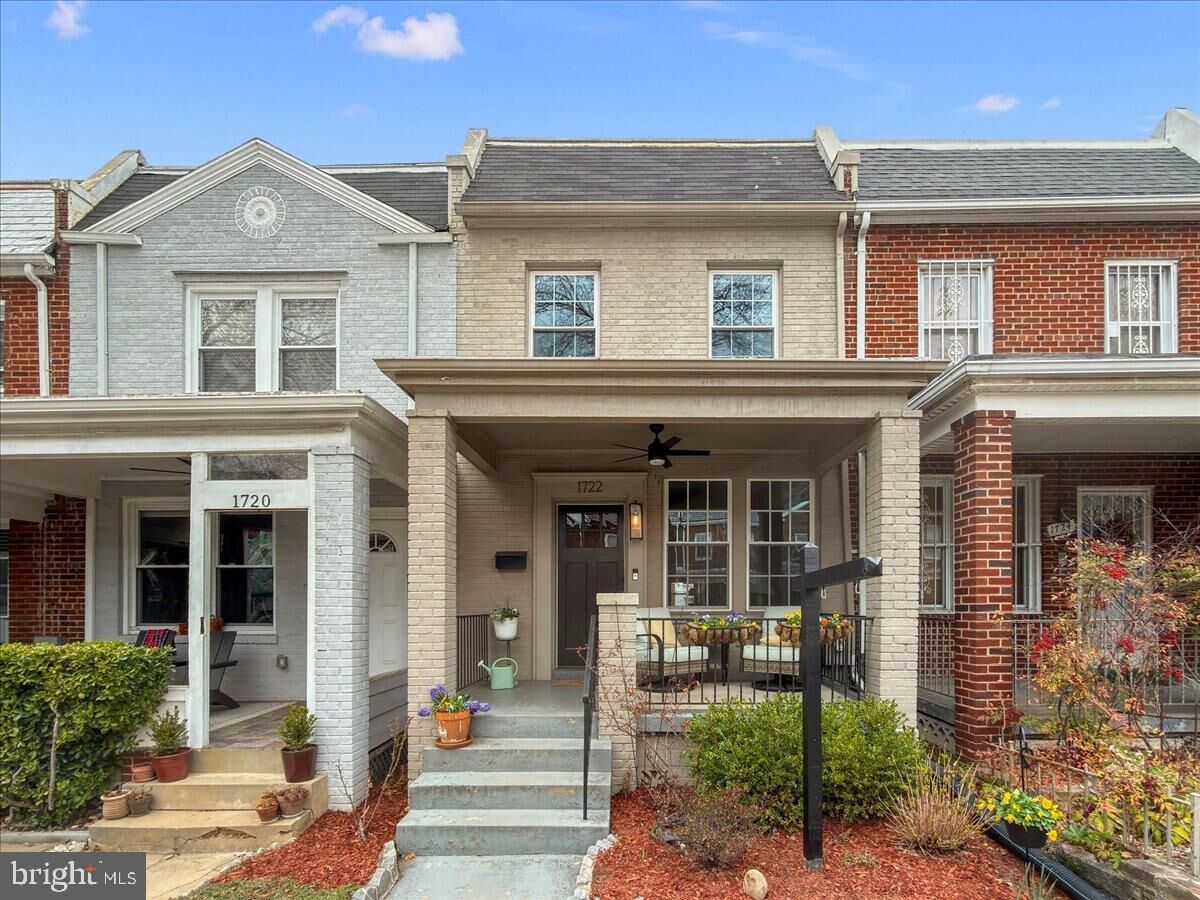 Property Photo:  1722 Lang Place NE  DC 20002 