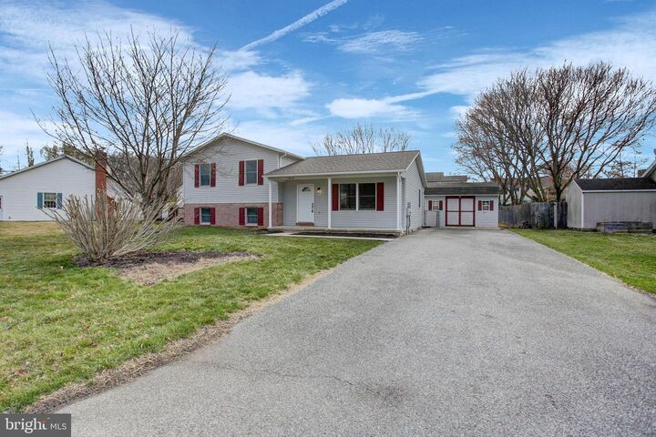 Property Photo: 1612 Magnolia Court PA 17202