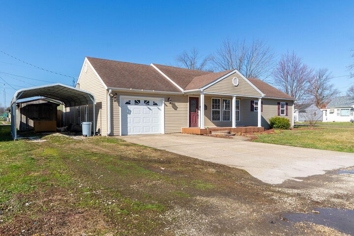 Property Photo:  1001 S Monroe St  MO 63382 