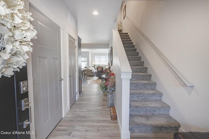 Property Photo:  1007 W Grove Way Unit 102  ID 83815 