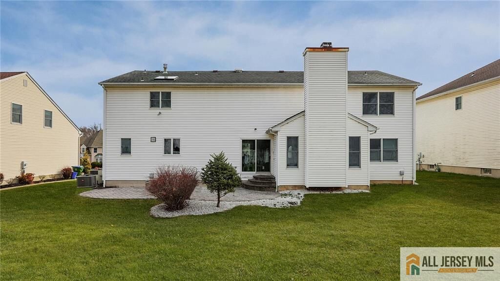 Property Photo:  4 Maureen Court  NJ 08820 