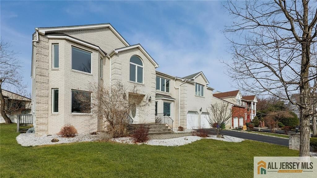 Property Photo:  4 Maureen Court  NJ 08820 