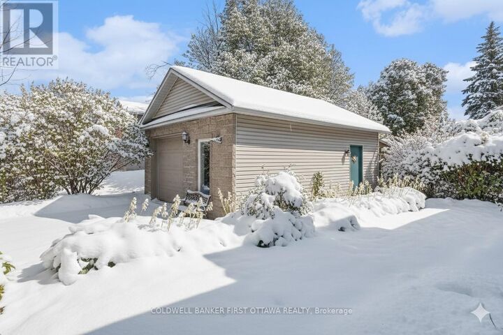 Property Photo:  475 Moffatt Street  ON K7C 4V8 