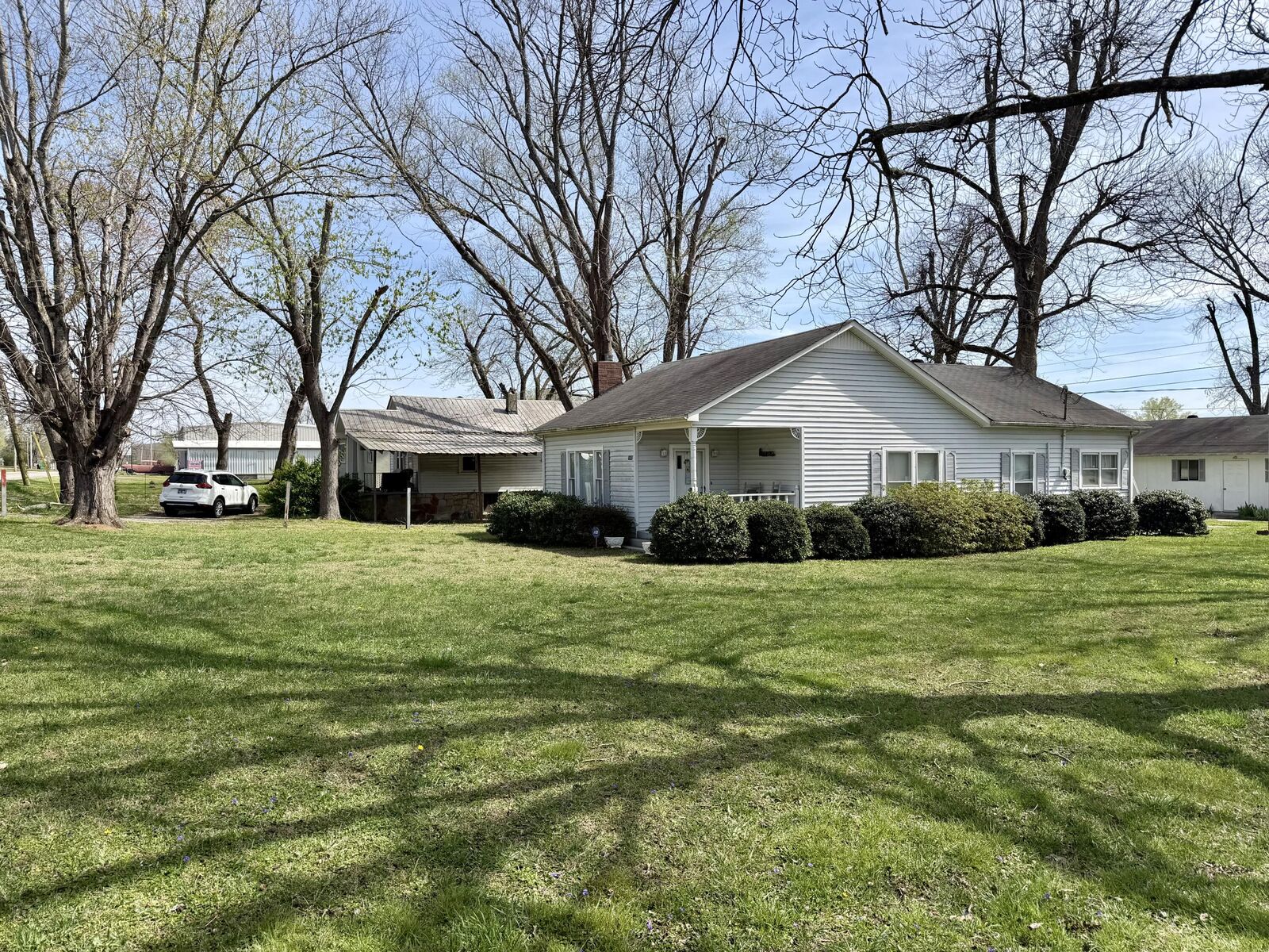 Property Photo: 1010 Main Street TN 37347
