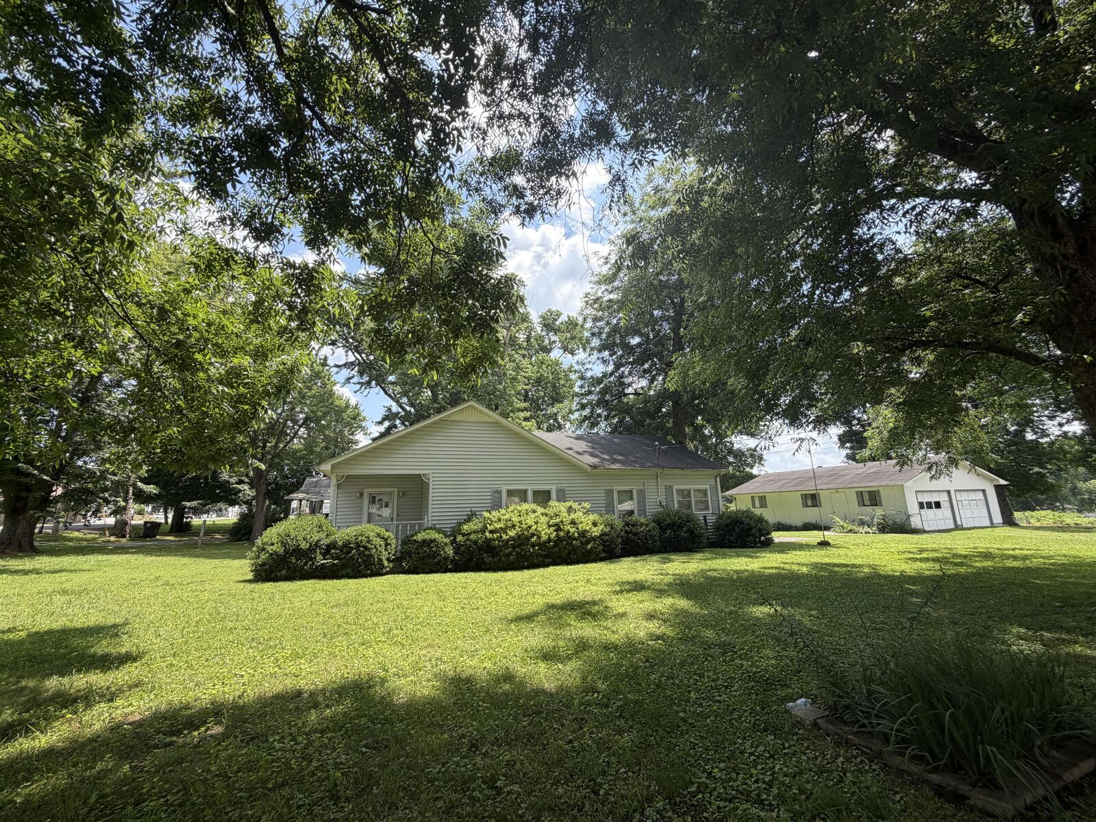 Property Photo:  1010 Main Street  TN 37347 