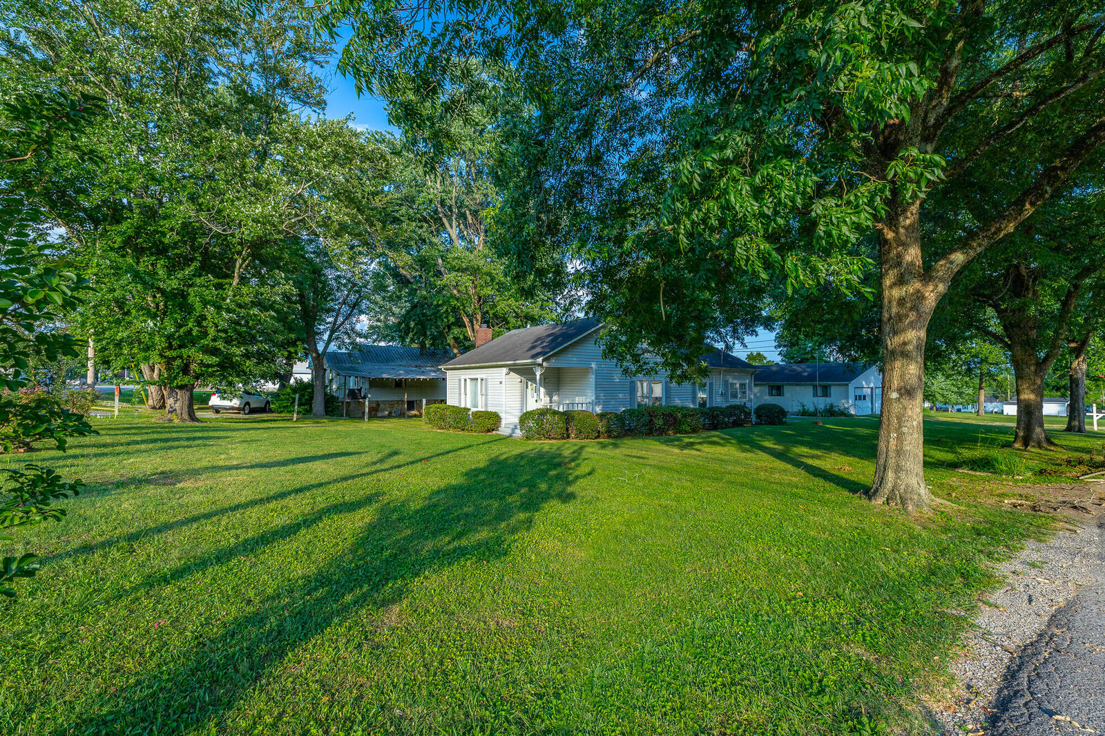 Property Photo: 1010 Main Street TN 37347