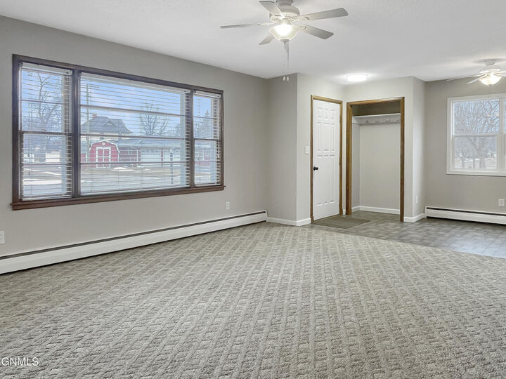 Property Photo: 260 5th Avenue S ND 58421