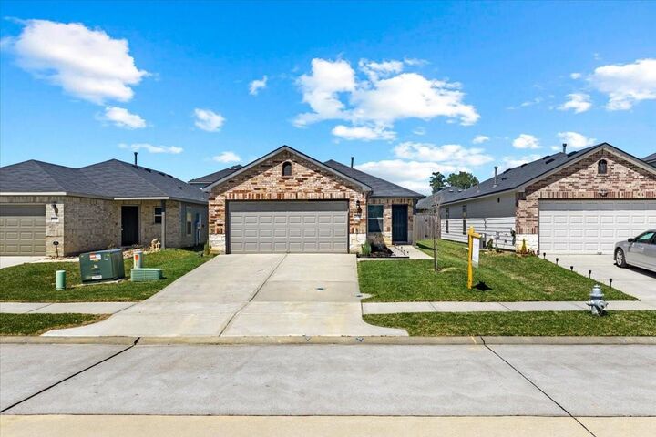 Property Photo: 2139 Twisted Cedar Court TX 77301