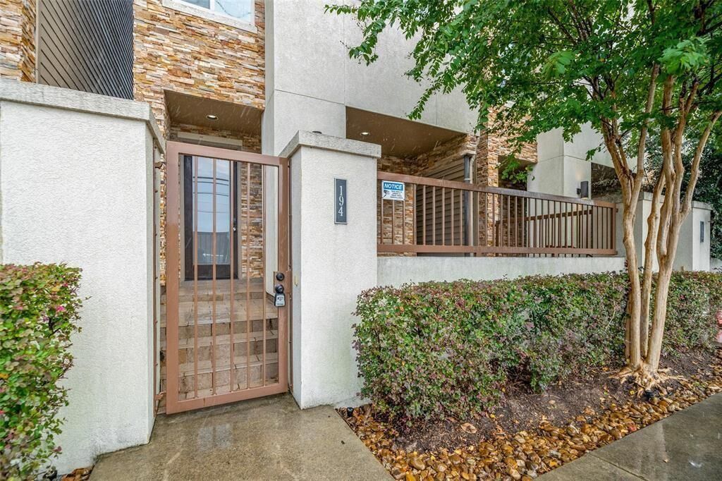 Property Photo: 194 Harvard Street TX 77007