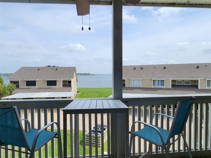 Property Photo:  162 April Point Drive S  TX 77356 