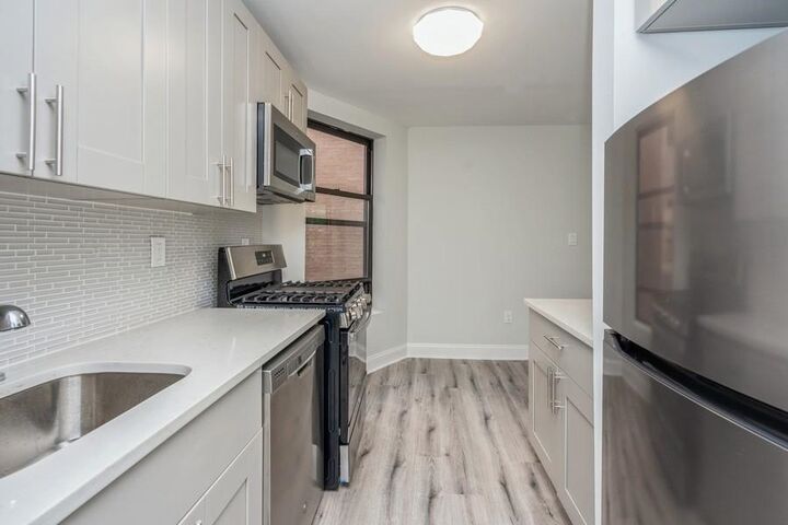 Property Photo:  269 Varick St 3B  NJ 07302 