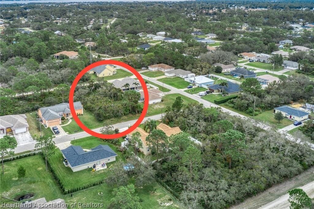 Property Photo:  906 Replica Ave Avenue  FL 33872 