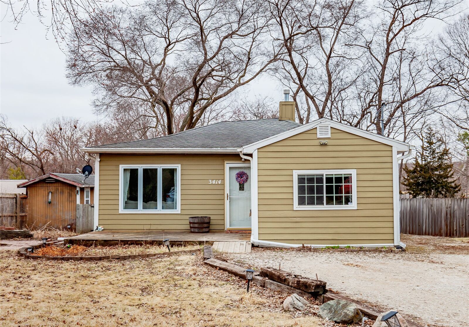 Property Photo:  3414 E 35th Street  IA 50317 