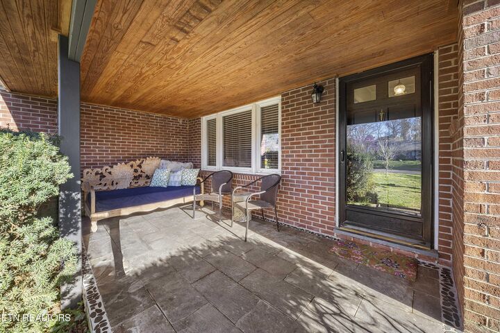 Property Photo: 3352 NE Kenilworth Lane TN 37917