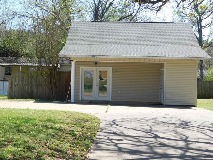 Property Photo:  1001 Dogwood St  TX 75644 