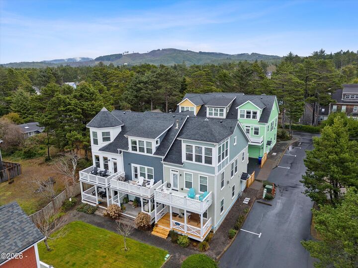 Property Photo:  331 Kinnikinnick Way  OR 97341 