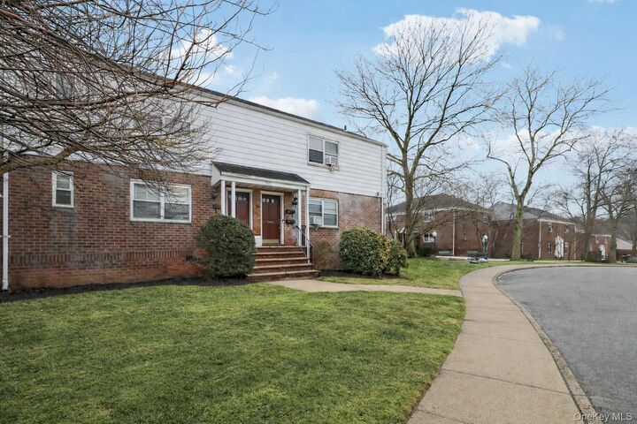 Property Photo:  560 Tuckahoe Road 4B  NY 10710 