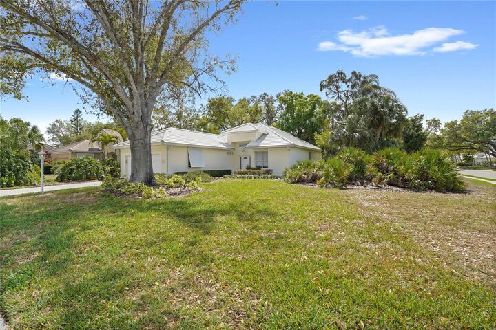 Property Photo: 7909 Hampton Court FL 34201