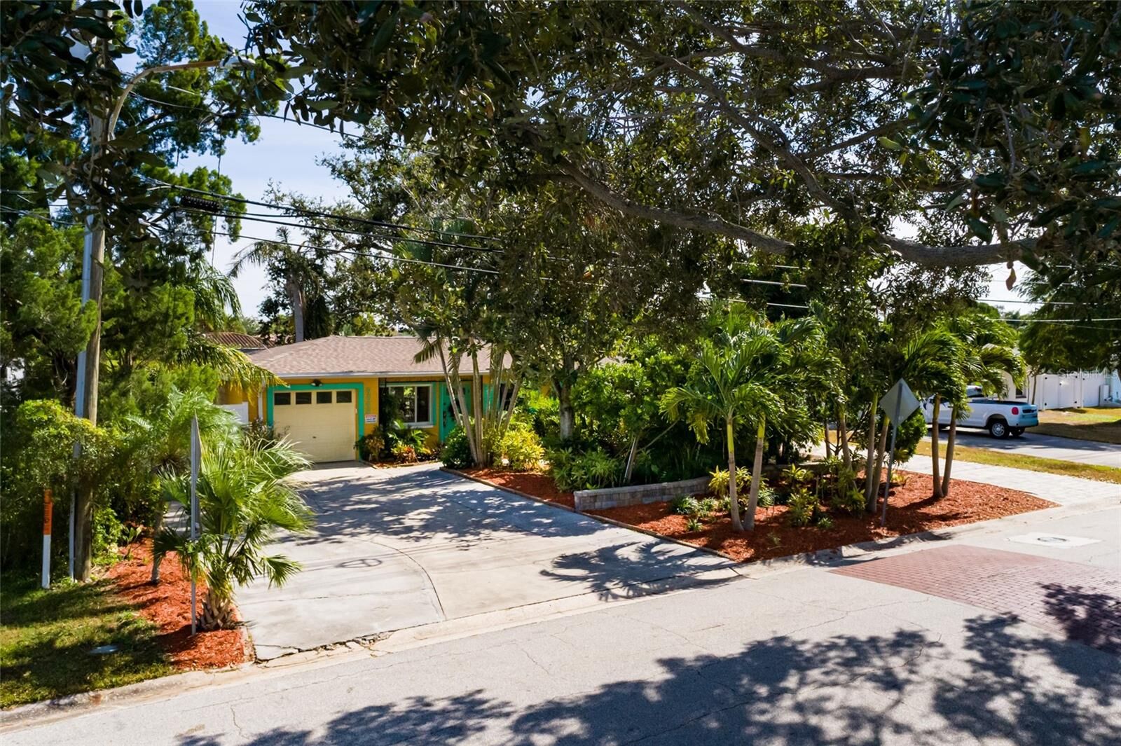 Property Photo:  9665 2nd Street N  FL 33702 