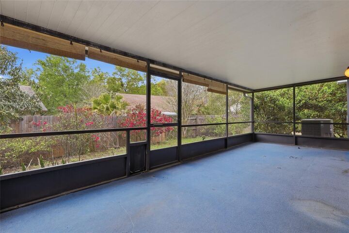 Property Photo: 1701 Coppersmith Court FL 33559