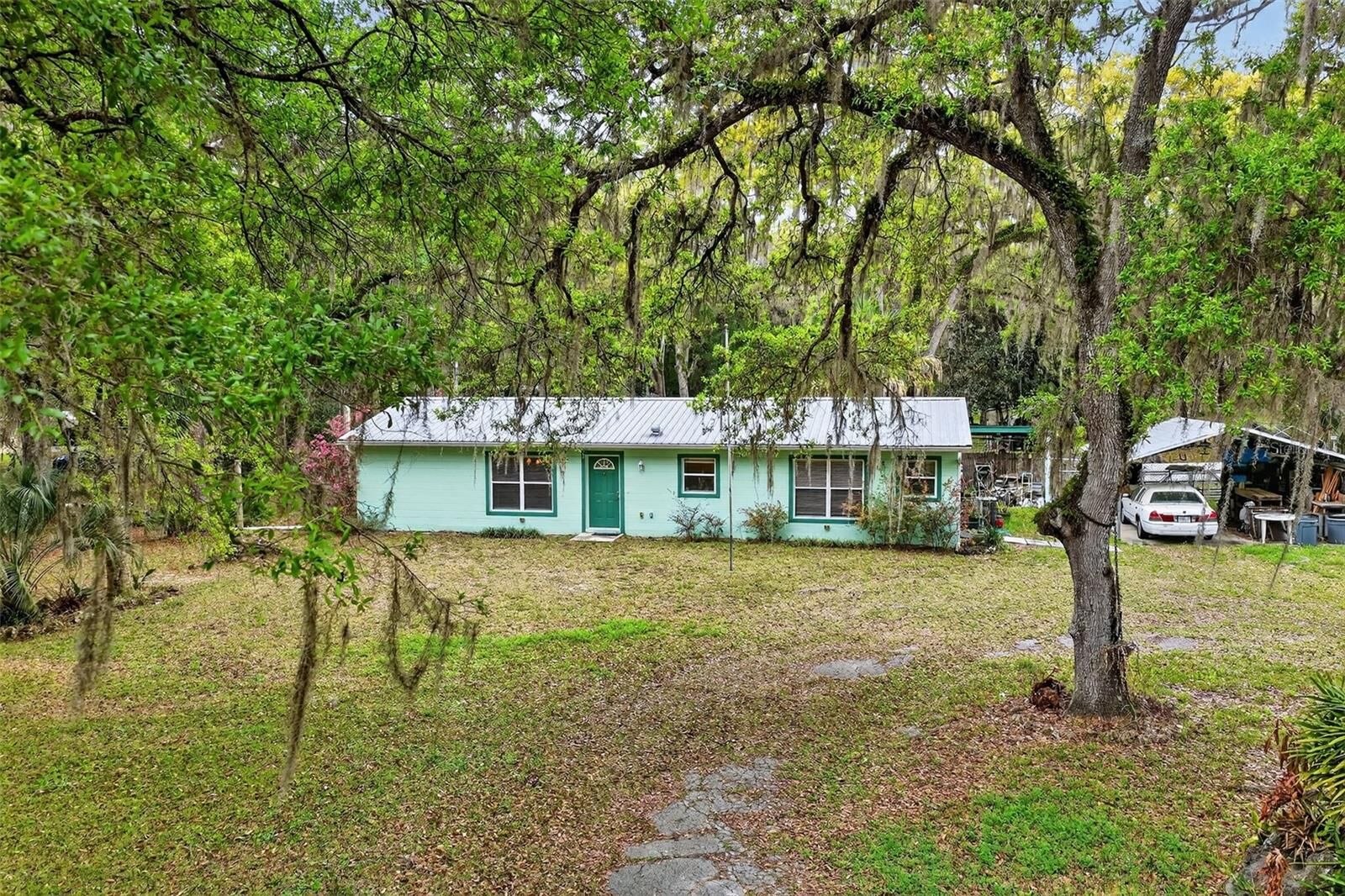 Property Photo: 3336 County Road 510A FL 34785