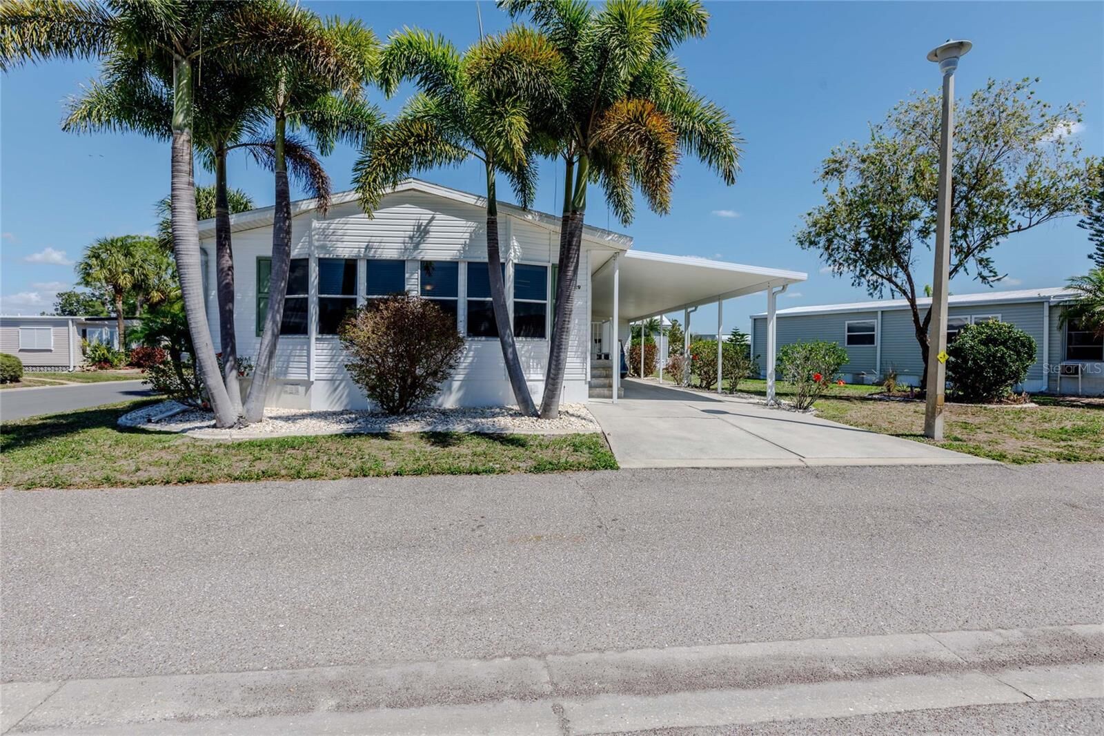 Property Photo:  2100 Kings Highway 729  FL 33980 