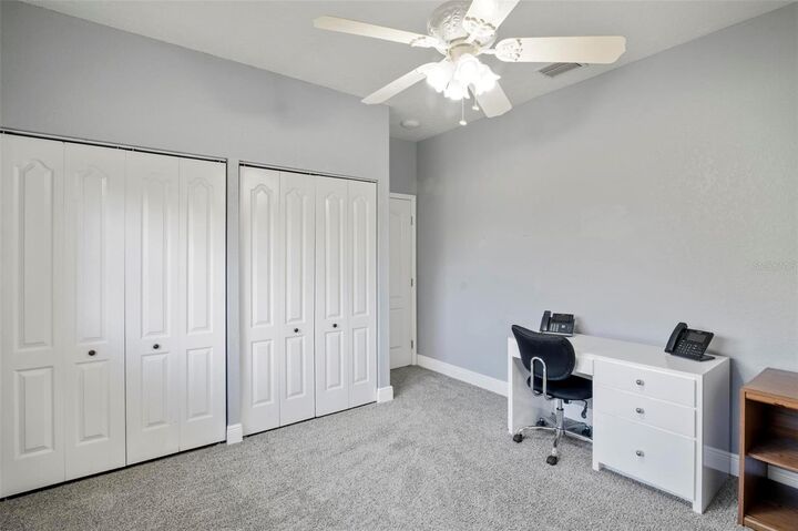 Property Photo: 6110 Ninth Avenue Cir NE FL 34212