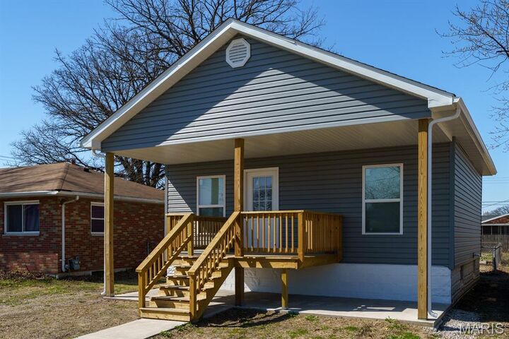 Property Photo:  1111 Greenwood Street  IL 62060 