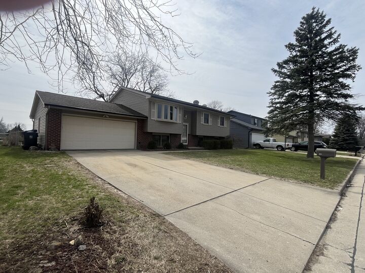 Property Photo:  109 Suelynn Drive  IL 61761 