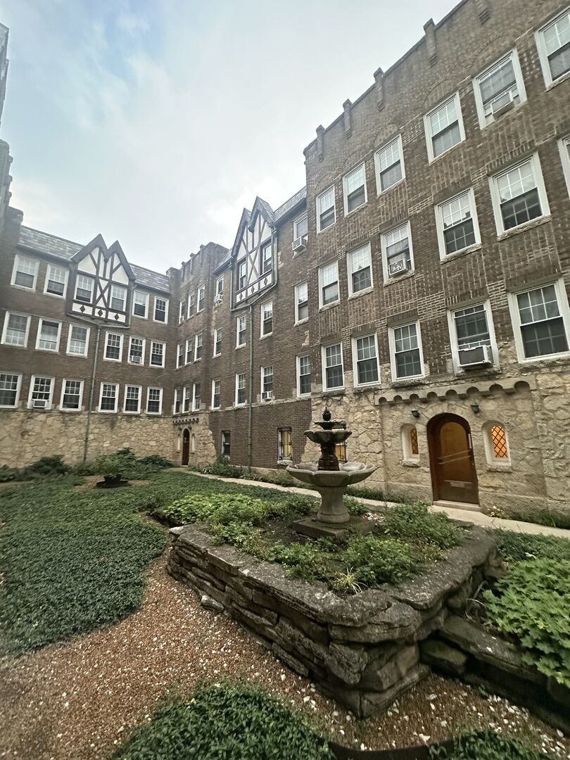 Property Photo:  2333 W Farwell Avenue 1S  IL 60645 