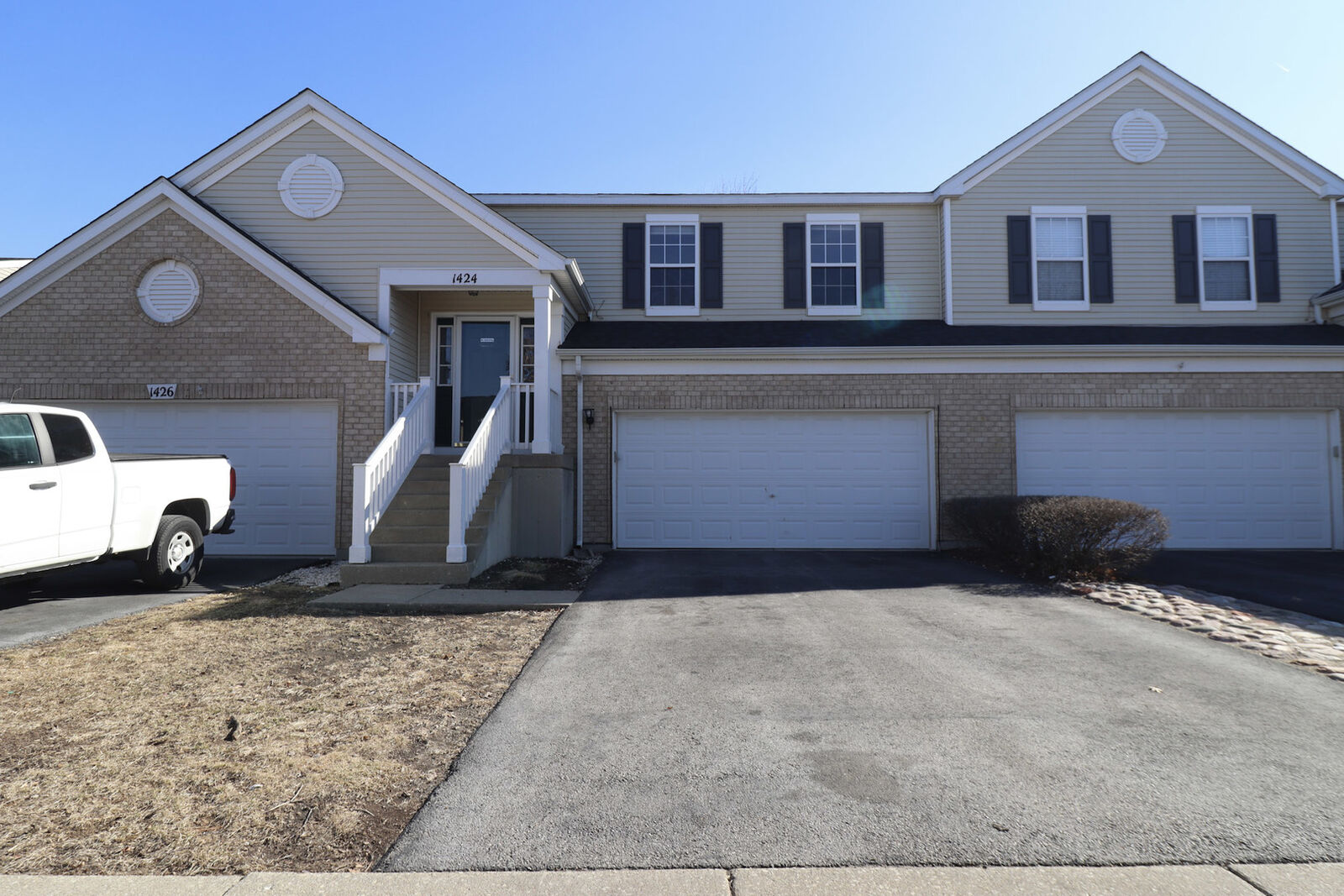 Property Photo:  1424 Westhampton Drive 1424  IL 60586 