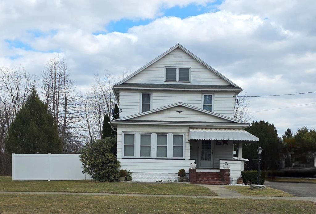 Property Photo:  406 North Keystone Ave  PA 18840 