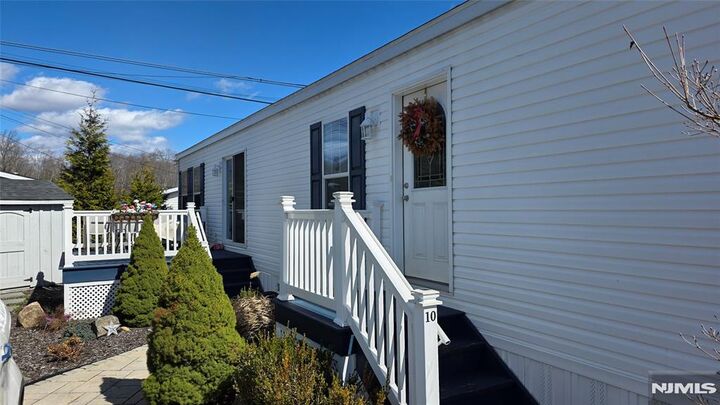 Property Photo:  10 Makepeace Drive  NJ 07438 