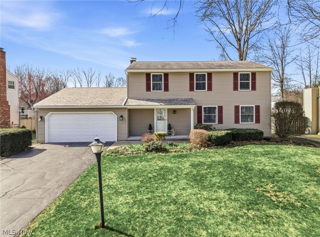 Property Photo: 8984 Sherwood Drive NE OH 44484