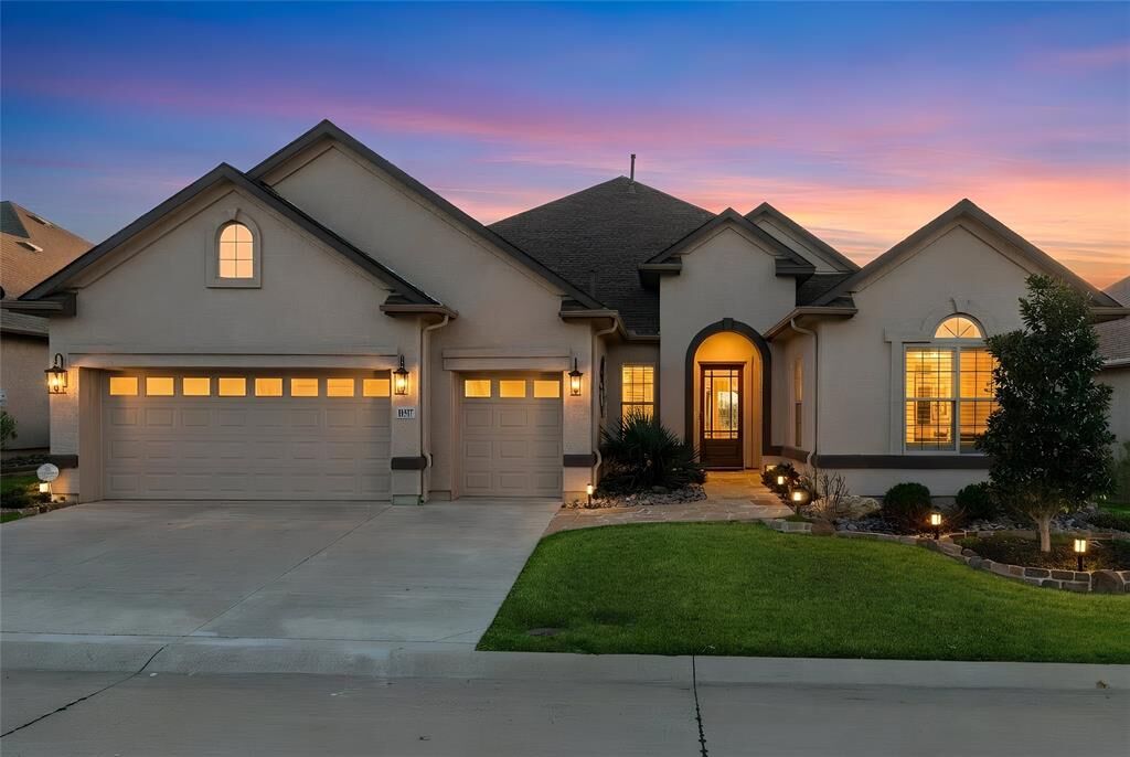 Property Photo:  11517 Parkcrest Drive  TX 76207 