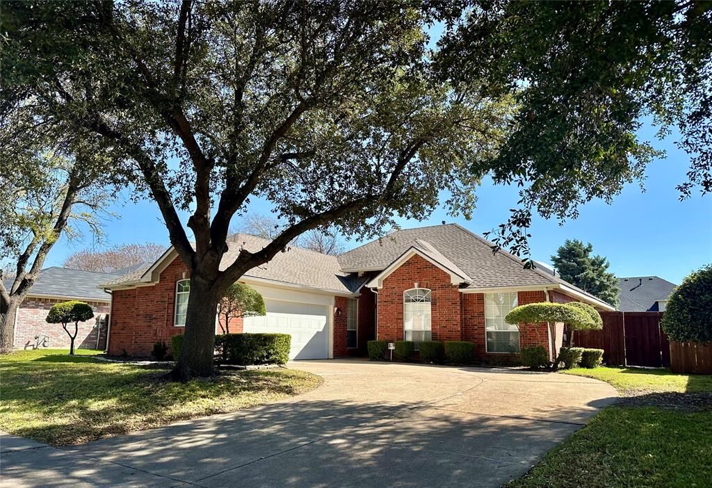 Property Photo: 4938 Water Oak Drive TX 75052