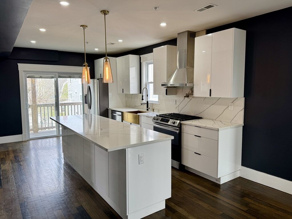 Property Photo:  567 Park St 3  MA 02124 