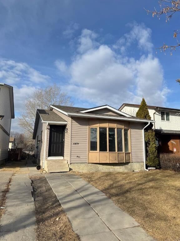 Photo de la propriété:  6879 Rundlehorn Drive NE  AB T1Y 4P2 